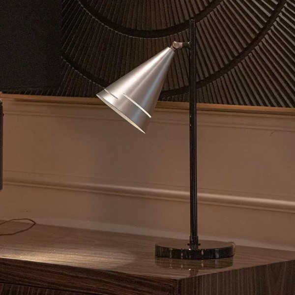 Luminaria de Mesa Conos Mais Articulada 50cm 05412 Acend